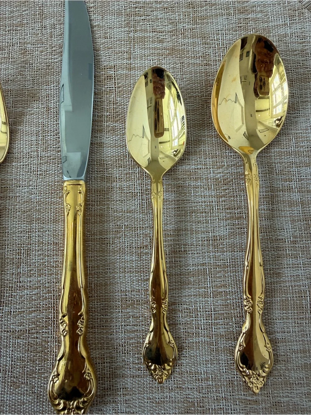 GOLDEN AFFECTION by Oneida - 5 Piece Place Setting - Electroplated
